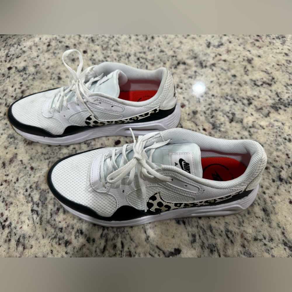 Women's Nike sneakers, size 9 1/2